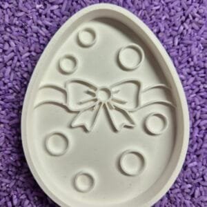 Vulvorm ei met stippen en strik wit – pasen sensory play