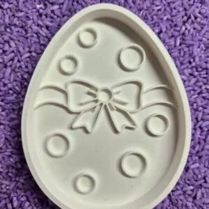 Vulvorm ei met stippen en strik wit – pasen sensory play